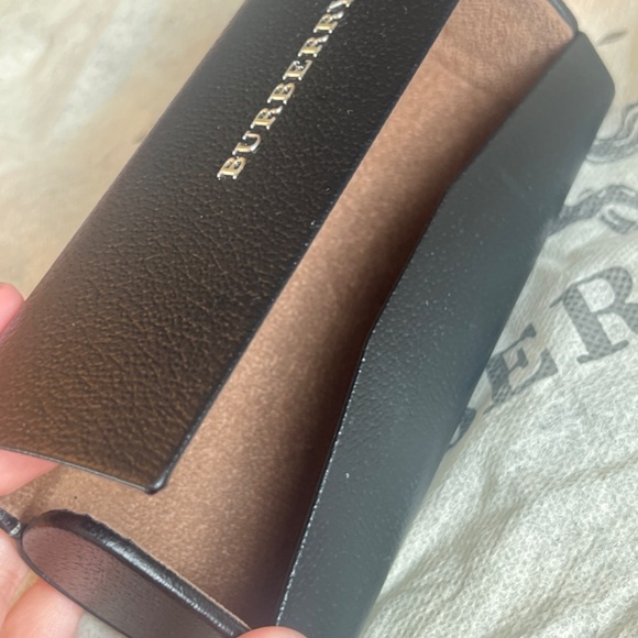Burberry glasses case - Picture 3 of 3